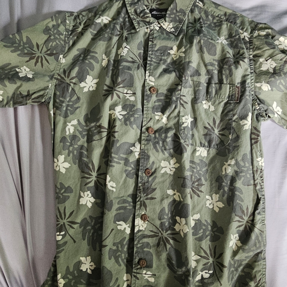 Eddie Bauer Green and White Casual Button Down Shirt